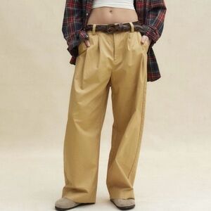 🟤NWT BDG Kristen Wide Leg Pleated Twill Trouser in Khaki